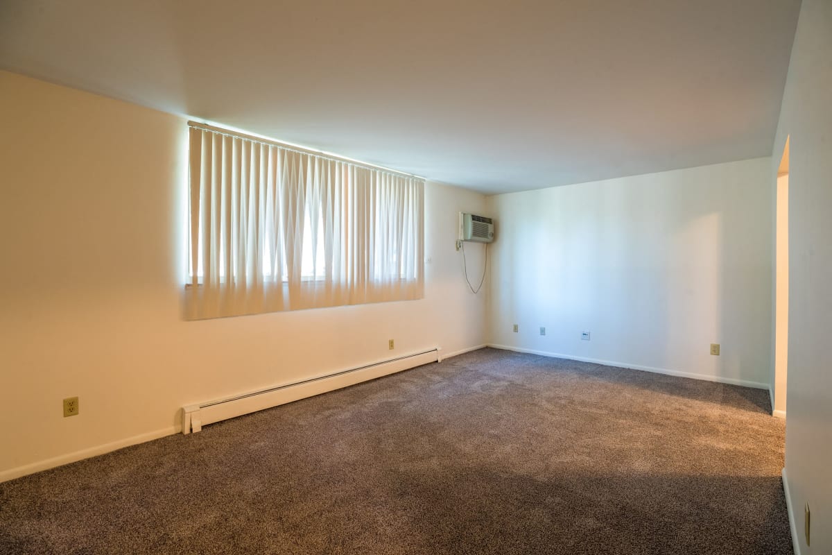 Photos and Video of Oakridge Apartments in East Lansing, MI